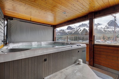 The Mountain View | Amazing Views, Private Hot Tub, Centrally Located
