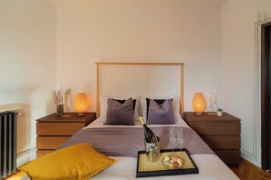 Apartament, 3 dormitoris, balcó, vistes a la ciutat | 3 dormitoris, roba de llit hipoal·lergògena i cortines opaques