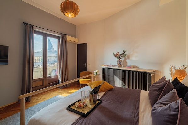 Apartment, 3 Bedrooms, Balcony, City View - 3BR Atrium Penthouse by Cismigiu - Bright & Spacious with Balcony (Bucharest)