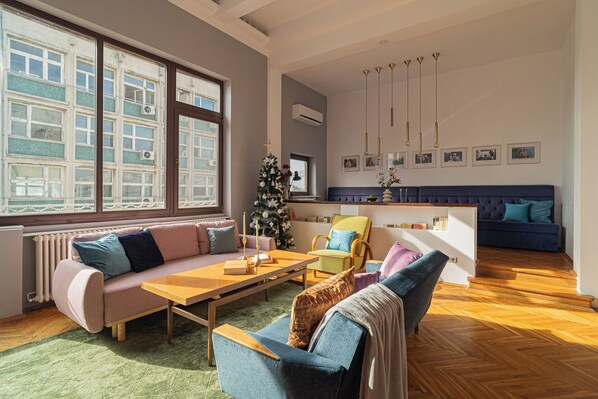 Apartament, 3 dormitoris, balcó, vistes a la ciutat | Sala d'estar