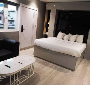 Classic-huone, kaupunkinäköala | Työpöytä, kannettavalle tietokoneelle sopiva työtila, ilmainen Wi-Fi