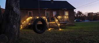 Cozy 3-bedroom house minutes to Okemo and downtown Ludlow