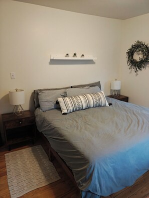 3 bedrooms, desk, iron/ironing board, travel cot