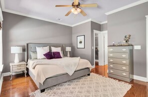 4 habitaciones, tabla de planchar con plancha, wifi y ropa de cama