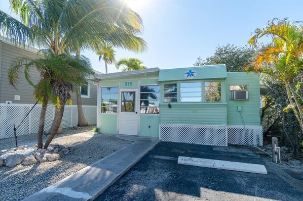 Exterior - Cozy, Perfect Conch Cottage! - VO315 (Summerland Key)