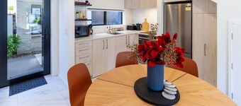 Bright and Stylish 2BR Near Addington Park