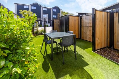 Bright and Stylish 2BR Near Addington Park