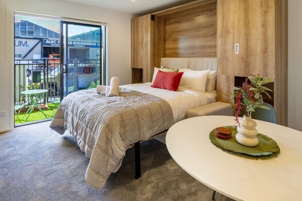 1 bedroom, desk, iron/ironing board, free WiFi