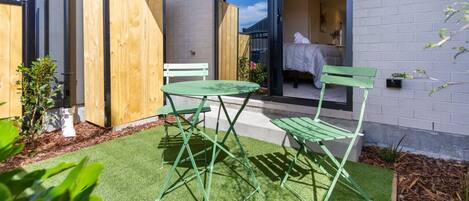 屋外ダイニングエリア