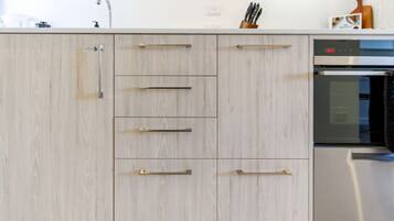 Refrigerador, microondas, horno, placa de cocina