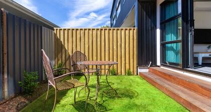 2BR Townhouse, Riccarton Mall, Hagley Park