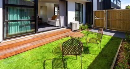 2BR Townhouse, Riccarton Mall, Hagley Park