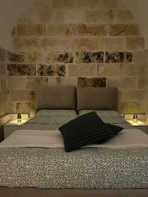 2 bedrooms, iron/ironing board, bed sheets