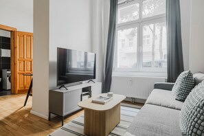 Fernseher, Stereoanlage