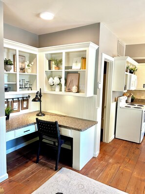 Fridge, microwave, oven, stovetop - The Perfect Blend of Style, Comfort & Convenience..... (Denton)