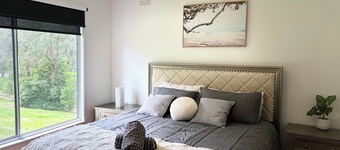 Spacious 4 Bedroom Hilltop Home with Treetop Views near Yarra Valley