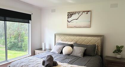 Spacious 4 Bedroom Hilltop Home with Treetop Views near Yarra Valley