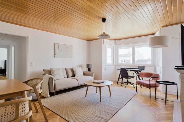 Télévision, chaîne hi-fi