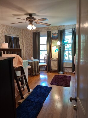 3 chambres, fer et planche à repasser, Wi-Fi, draps fournis