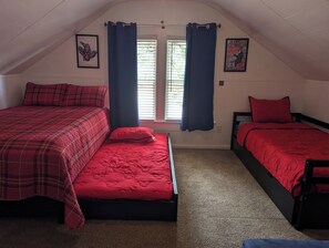 2 bedrooms, iron/ironing board, WiFi, bed sheets - Welcome to the Treetop Villa. An Orlando Victorian Getaway! (Orlando)