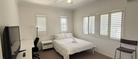 2 bedrooms, iron/ironing board, WiFi, bed sheets