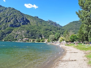 Nær stranden