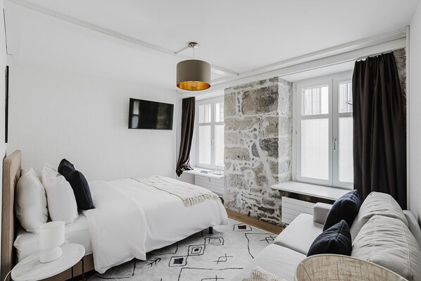 Iron/ironing board, WiFi, bed sheets - Blueground | Oberstrass, rooftop, furnished (Zurich)