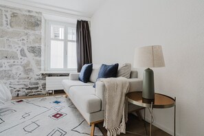 TV, stereo - Blueground | Oberstrass, rooftop, furnished (Zurich)
