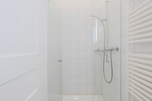 Hair dryer, towels - Blueground | Oberstrass, rooftop, a/c, furnished (Zurich)