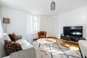 TV, stereo - Blueground | Oberstrass, rooftop, full kitchen (Zurich)