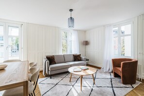 TV, stereo - Blueground | Oberstrass, rooftop, full kitchen (Zurich)