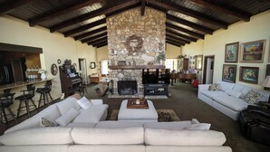 Living area - Citrus Ranch Resort (Fillmore)