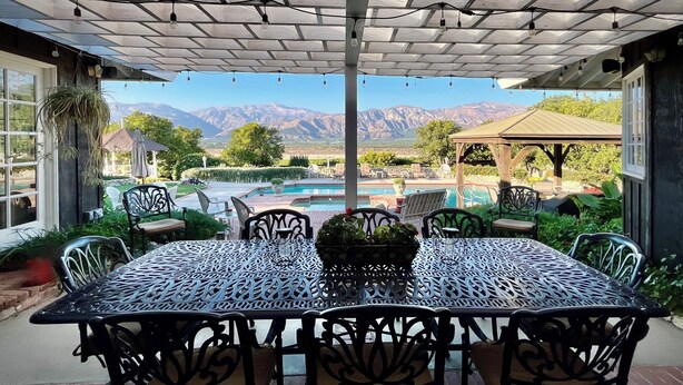 Outdoor dining - Citrus Ranch Resort (Fillmore)