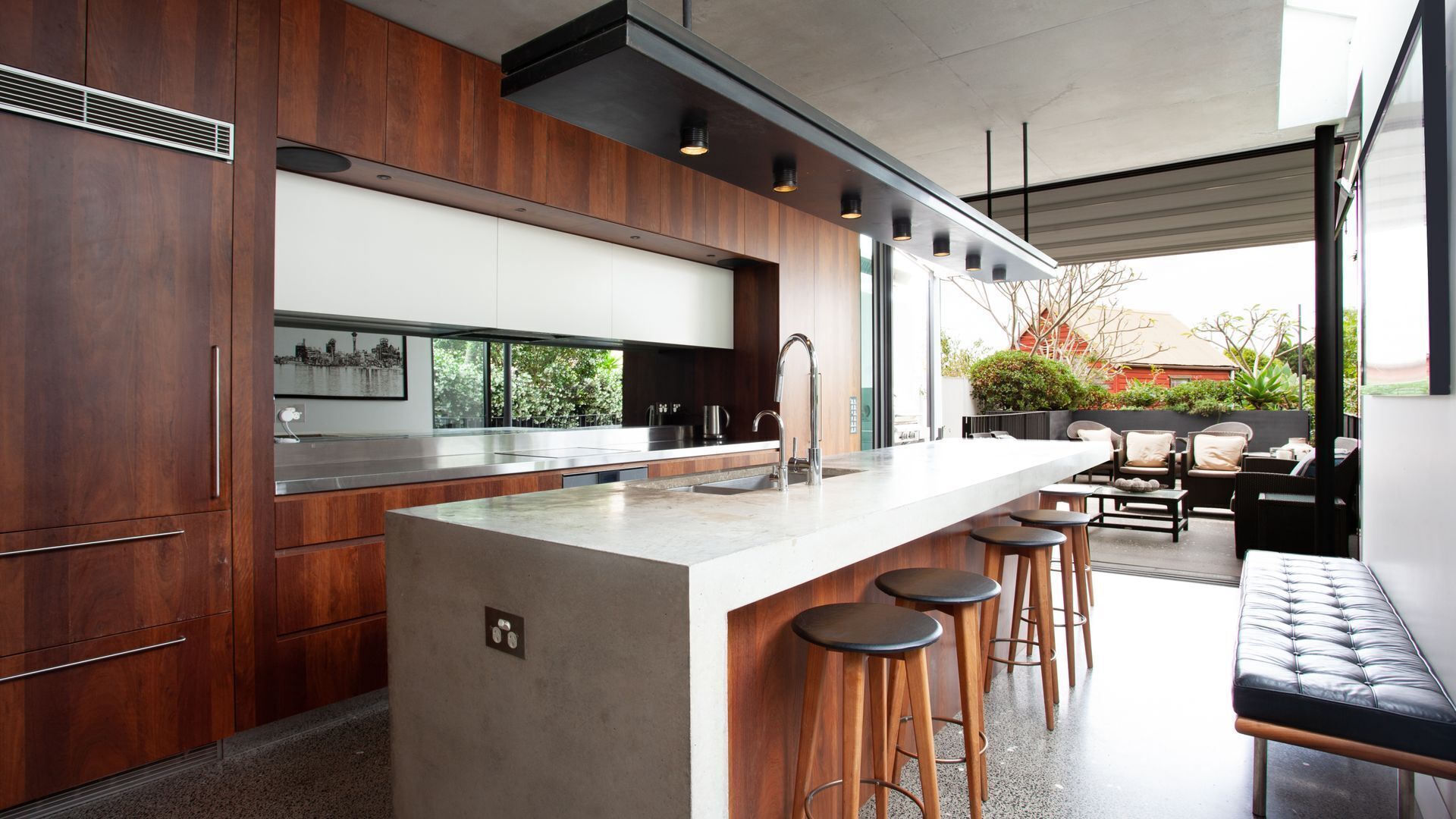 Kylskåp, mikrovågsugn, ugn och spishäll