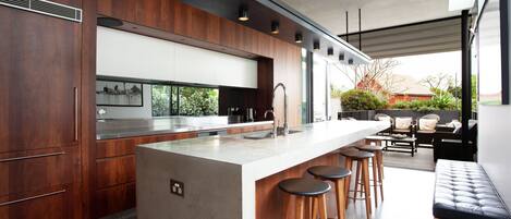 KylskÄp, mikrovÄgsugn, ugn och spishÀll