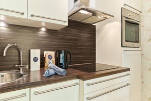 Oven, stovetop, dishwasher, coffee/tea maker