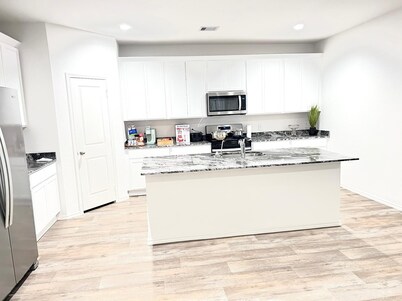 Spacious 5-bedroom house with WiFi and AC in charming Richmond.