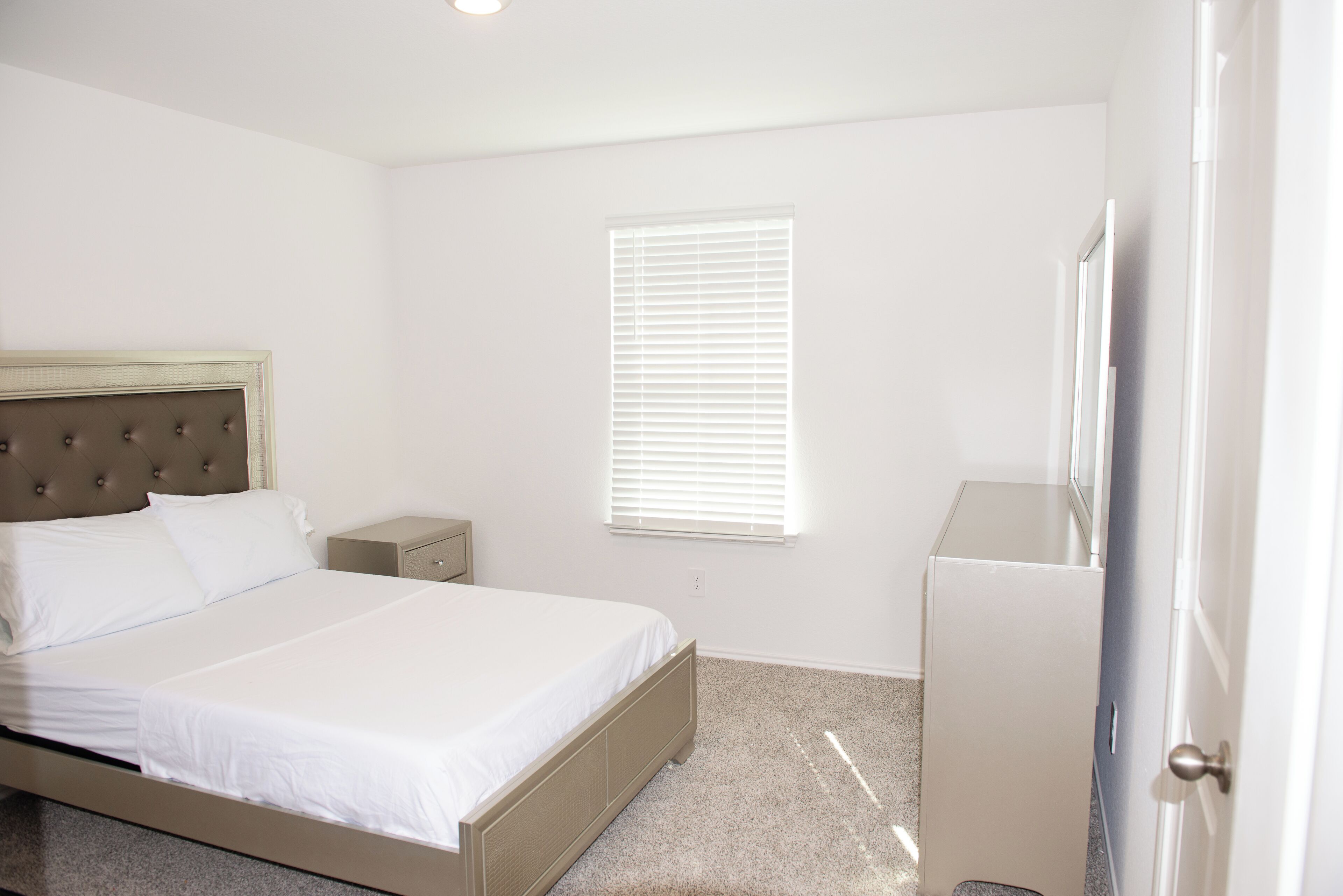 5 chambres, fer et planche à repasser, Wi-Fi, literie fournie