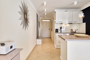 Réfrigérateur, four, plaque de cuisson, lave-vaisselle