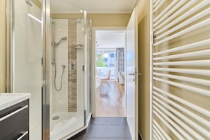 Shower, hair dryer, towels - Bergstr. 35 Timmendorfer Strand - Bel Etage - Bergstraße, 35 Timmendorfer Strand (Timmendorfer Strand)
