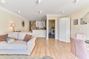 Télévision, chaîne hi-fi