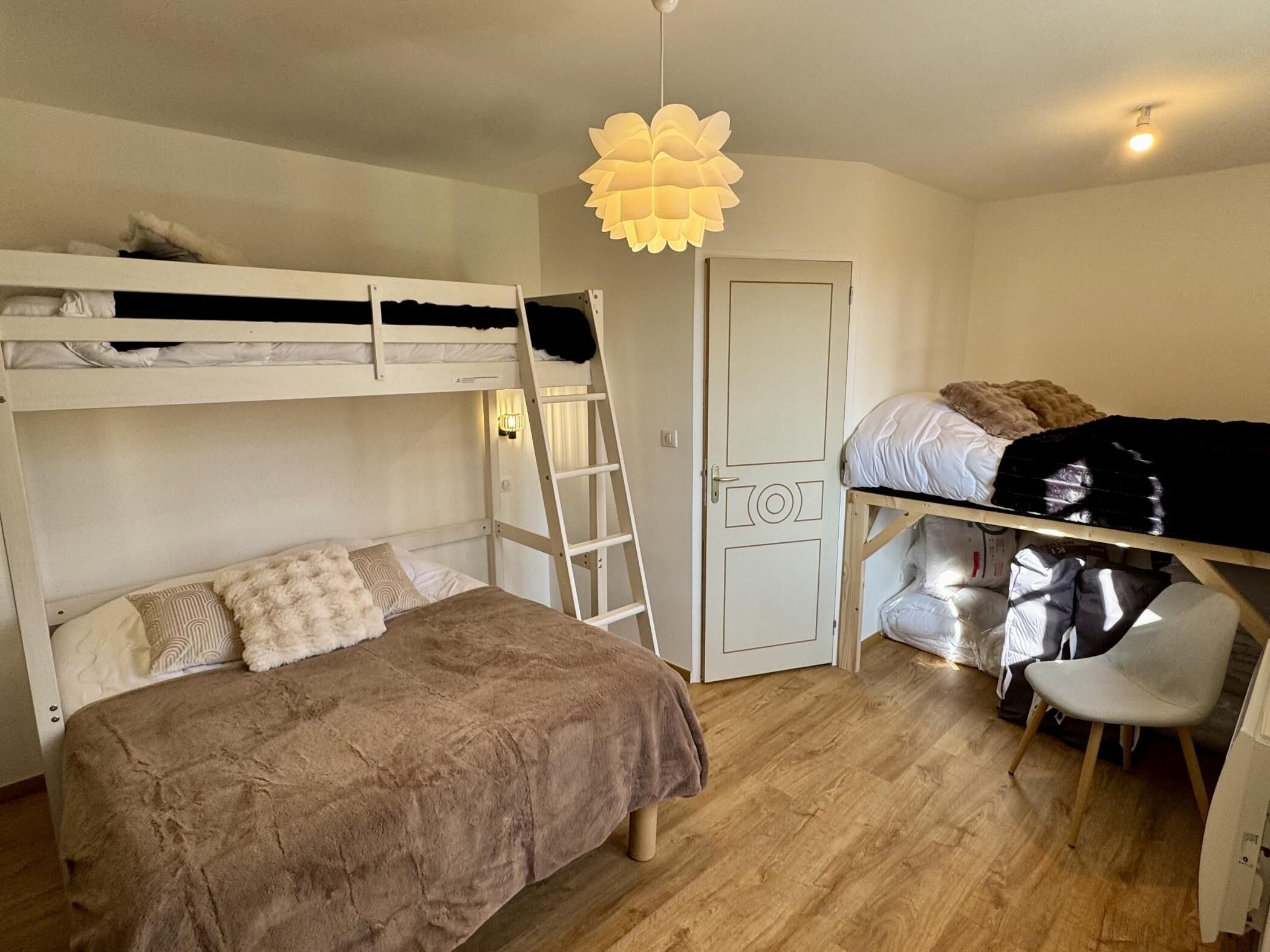 9 chambres, accès Internet