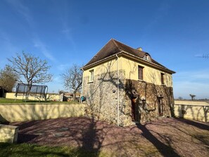 Exterior - Chouette and Hibou 30pers 2 Cottage : jacuzzi (Quibou)