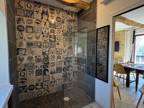 Shower - Chouette and Hibou 30pers 2 Cottage : jacuzzi (Quibou)