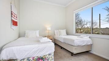 4 bedrooms, desk, free WiFi, bed sheets