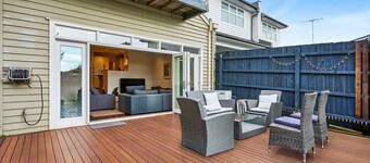 Bowen Street Family Retreat with Pool