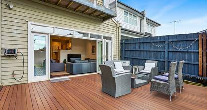 Bowen Street Family Retreat with Pool