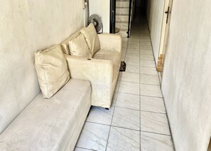 Coin salon dans le hall