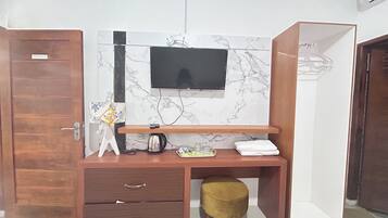 Deluxe Room | Free WiFi, bed sheets