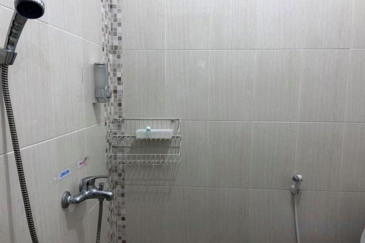 Bathroom | Shower, rainfall showerhead, free toiletries, slippers
